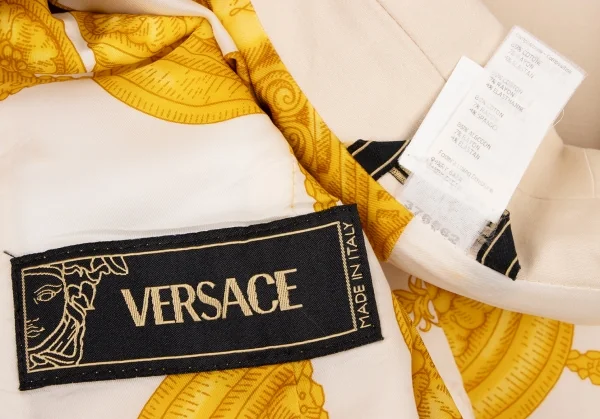 ヴェルサーチVERSACE 裏ゴシックプリントメデューサボタンジャケット 生成り40 K-116819_020