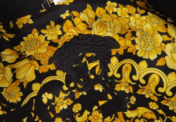 ヴェルサーチVERSACE 裏ゴシックプリントストレッチメデューサボタンジャケット 黒38 K-116822_004