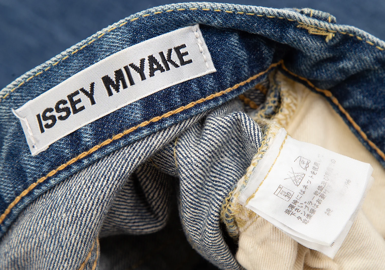 イッセイミヤケISSEY MIYAKE ウォッシュドデニムパンツ 紺1 | DC