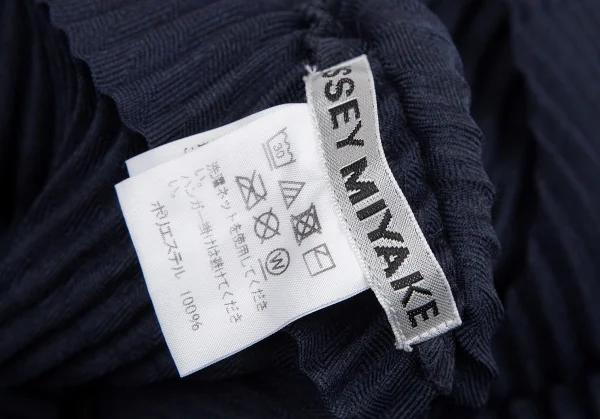 イッセイミヤケISSEY MIYAKE バイアスジグザグプリーツカットソー 紺2 K-117534_013