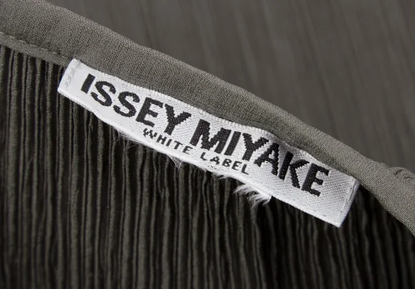 イッセイミヤケ ホワイトレーベルISSEY MIYAKE WHITELABEL プリーツハーフラップスカート モカグレーM位 K-117872_013