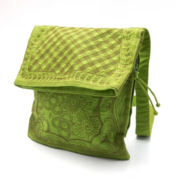 イッセイミヤケハートタマシャISSEY MIYAKE HaaT TaMaSHa ステッチ刺繍フラップショルダーバッグ 黄緑 K-117903_001