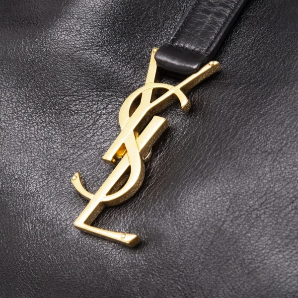 サンローランパリSAINT LAURENT PARIS カサンドラチャームレザーホーボーバッグ 黒 K-117970_003