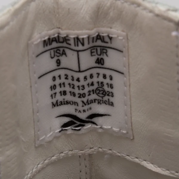 Maison Margiela x Reebok Tabi Instapump Fury Hi Sneakers K-118004_017