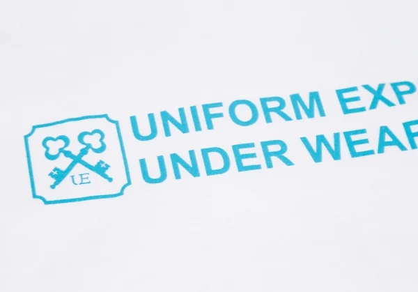 ユニフォームエクスペリメントuniform experiment WhiteLine バックロゴリンガーTシャツ 水色 白2 K-118009_003