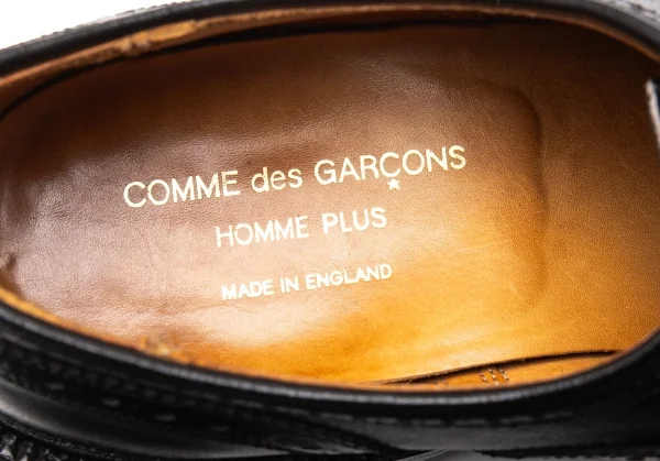 コムデギャルソンオムプリュスCOMME des GARCONS HOMME PLUS Tricker’s社製ウイングチップレザーシューズ 黒26.5位 K-118042_014