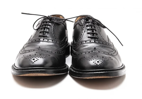 コムデギャルソンオムプリュスCOMME des GARCONS HOMME PLUS Tricker’s社製ウイングチップレザーシューズ 黒26.5位 K-118042_004