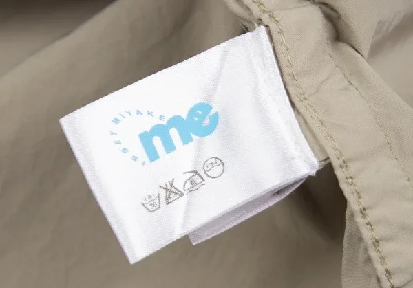 ISSEY MIYAKE me Poly Nylon Shirring Zip Up Coat K-118054_020