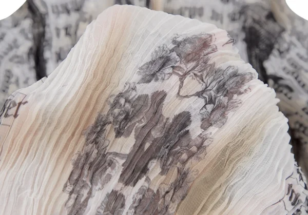 イッセイミヤケ ホワイトレーベルISSEY MIYAKE WHITE LABEL プリントハイネックプリーツ半袖カットソー 茶白黒2 K-119025_010