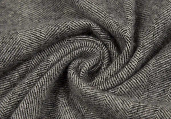 ヨウジヤマモト プールオムYohji Yamamoto POUR HOMME ウールヘリンボーン織りフリンジストール グレー K-119079_004