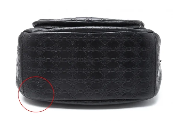 ヴィヴィアンウエストウッドVivienne Westwood オーブ型押しレザーショルダーバッグ 黒 K-119133_007