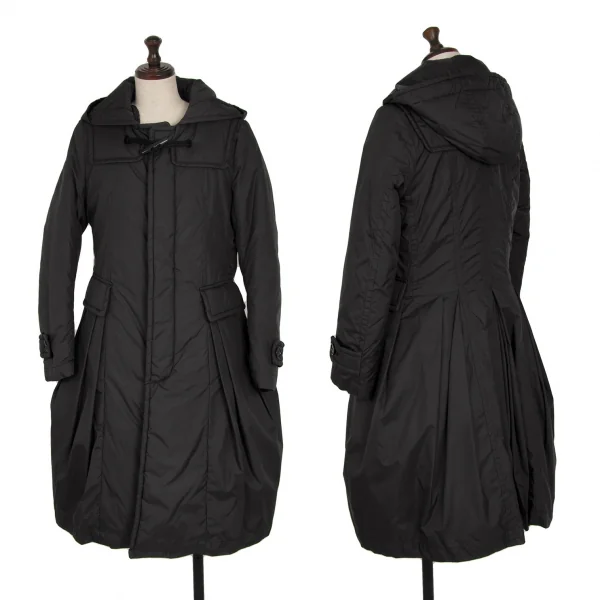 コムコム コムデギャルソンCOMME des GARCONS ナイロンサイドプリーツ中綿ダッフルコート 黒XS K-119336_001