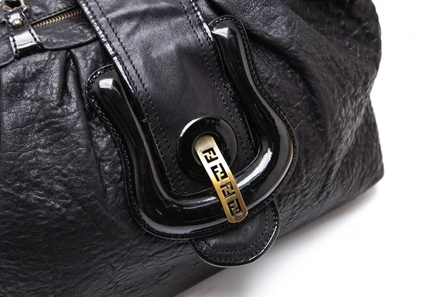 フェンディFENDI バックルベルトデザインシュリンクレザーバッグ 黒 K-119455_010