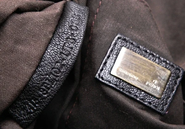 フェンディFENDI バックルベルトデザインシュリンクレザーバッグ 黒 K-119455_020