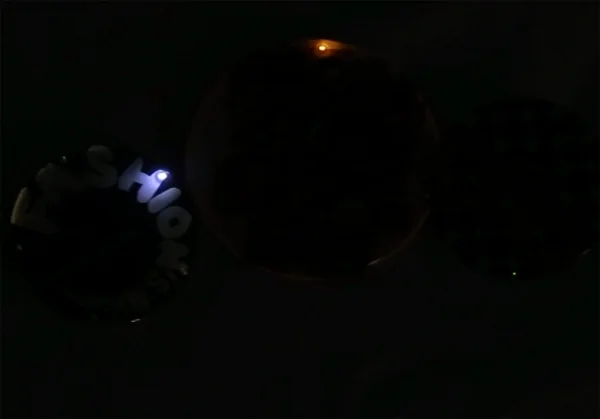 コムデギャルソンCOMME des GARCONS 2016FNOノベルティライト付きピンバッチセット 白黒赤 K-119494_003