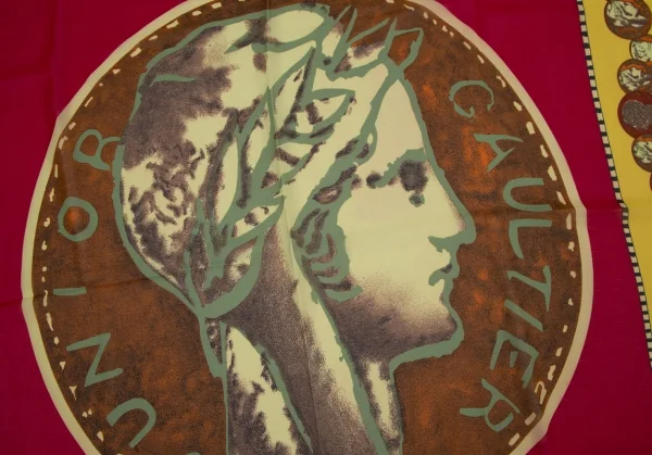 ジュニアゴルチエJUNIOR GAULTIER ポリメダルプリントスカーフ 黄ピンク他F K-120885_002