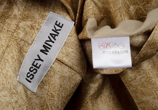 イッセイミヤケISSEY MIYAKE ポリ総柄プリントコート ベージュL K-121685_020