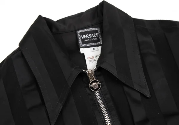 ヴェルサーチ ジーンズクチュールVERSACE JEAN COUTURE メデューサチャームジップデザインストライプブルゾン 黒S K-122490_004