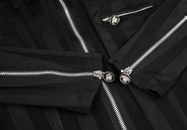 ヴェルサーチ ジーンズクチュールVERSACE JEAN COUTURE メデューサチャームジップデザインストライプブルゾン 黒S K-122490_009