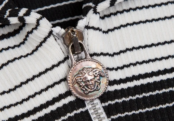 ヴェルサーチ ジーンズクチュールVERSACE JEANS COUTURE メデューサチャームジップデザインボーダーニットブルゾン 黒白XS K-122491_006