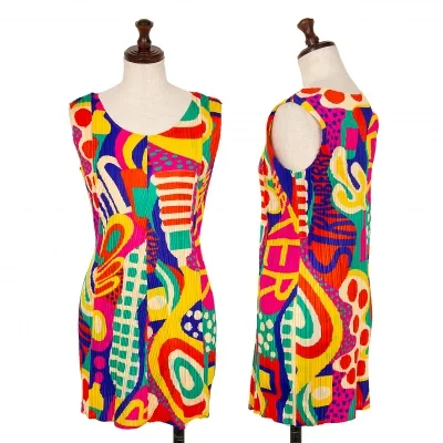 PLEATS PLEASE Graphic Print Pleated Sleeveless Shirt
