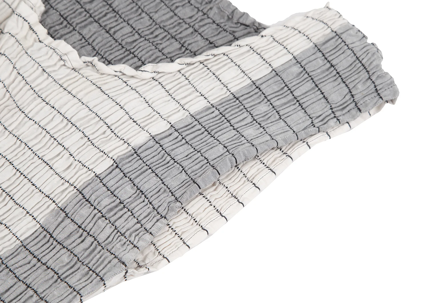 イッセイミヤケISSEY MIYAKE シャーリングモノクロパネルノースリーブ オフグレー2 【レディース】 イッセイミヤケISSEY MIYAKE シャーリングモノクロパネル