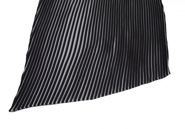 イッセイミヤケISSEY MIYAKE バイカラーカーブプリーツスカート 黒白3 K-123418_006
