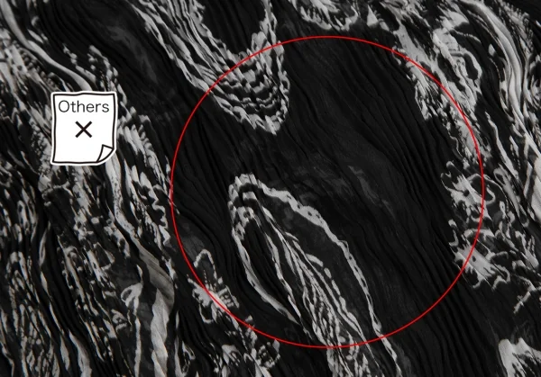 イッセイミヤケISSEY MIYAKEペイズリープリントシースループリーツハイネックカットソー 黒白M K-123672_010