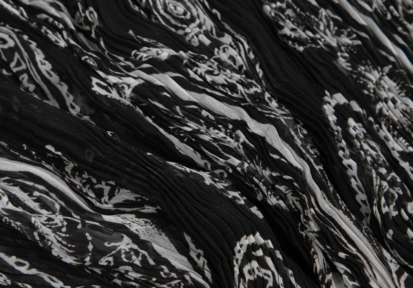 イッセイミヤケISSEY MIYAKEペイズリープリントシースループリーツハイネックカットソー 黒白M K-123672_014