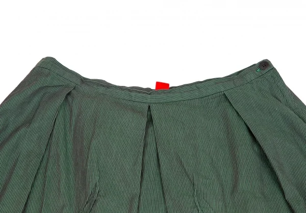 ISSEY MIYAKE HaaT Curve Switching Pinstripe Tuck Skirt K-124599_003