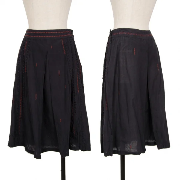 ISSEY MIYAKE HaaT Allover Embroidery Skirt Navy 1-2 K-124604_001