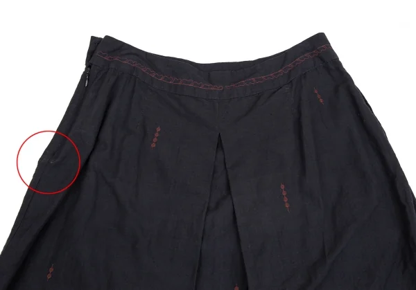 ISSEY MIYAKE HaaT Allover Embroidery Skirt K-124604_010