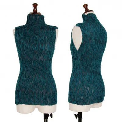 ISSEY MIYAKE Pleated Turtleneck Sleeveless Top