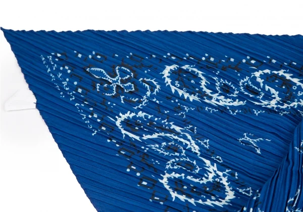 PLEATS PLEASE Paisley Printed Bandana Stole K-124692_004
