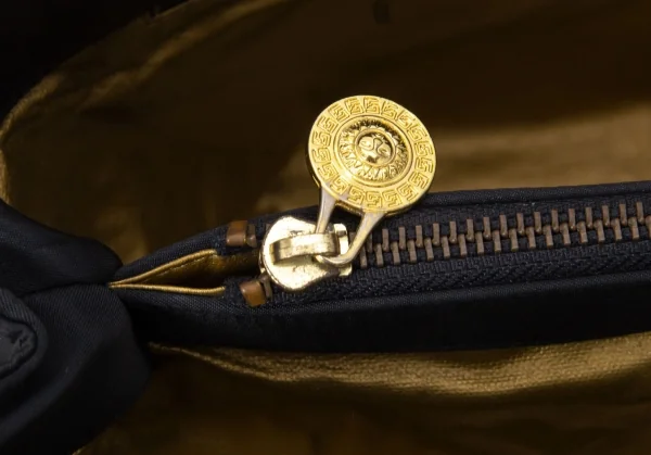 ジャンニヴェルサーチGIANNI VERSACE メデューサコンチョデザインナイロンバッグ 黒 K-126150_011