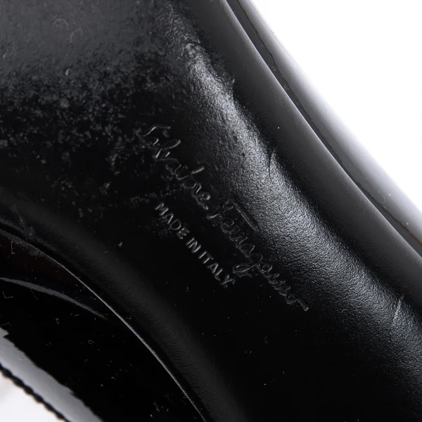 サルヴァトーレフェラガモ Salvatore Ferragamo リボントゥエナメルパンプス 黒5.5(23位) K-126750_012