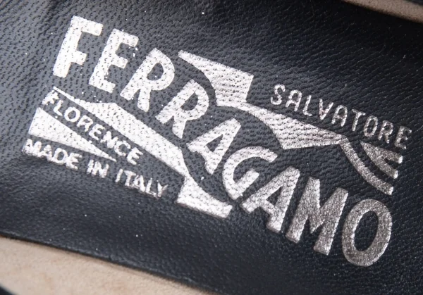 サルヴァトーレフェラガモ Salvatore Ferragamo リボントゥエナメルパンプス 黒5.5(23位) K-126750_015