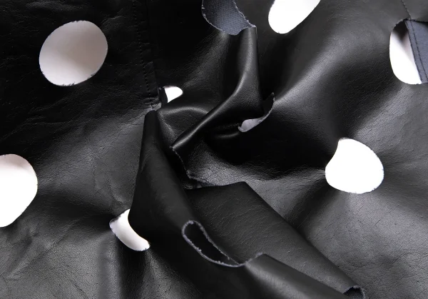 ブラックコムデギャルソンBLACK COMME des GARCONS フェイクレザーパンチホールデザインエプロン 黒S K-127391_010
