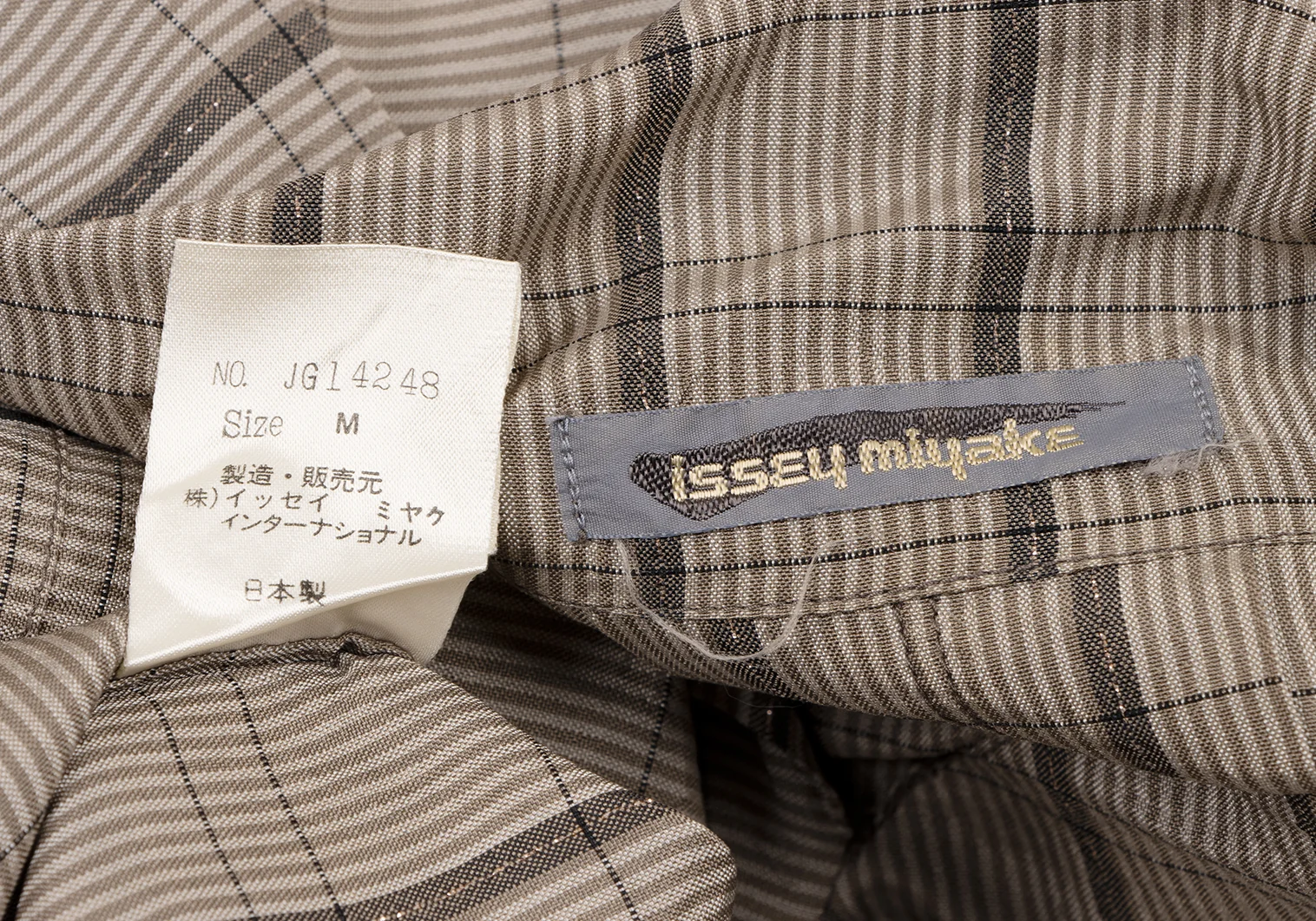 イッセイミヤケISSEY MIYAKE シルクキュプラドレープ変形チェックシャツ ベージュM 【レディース】 イッセイミヤケISSEY MIYAKEシルクキュプラドレープ変形チェック