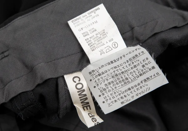 COMME des GARCONS Wool Gabardine Hem Tuck Button Shorts K-128036_015