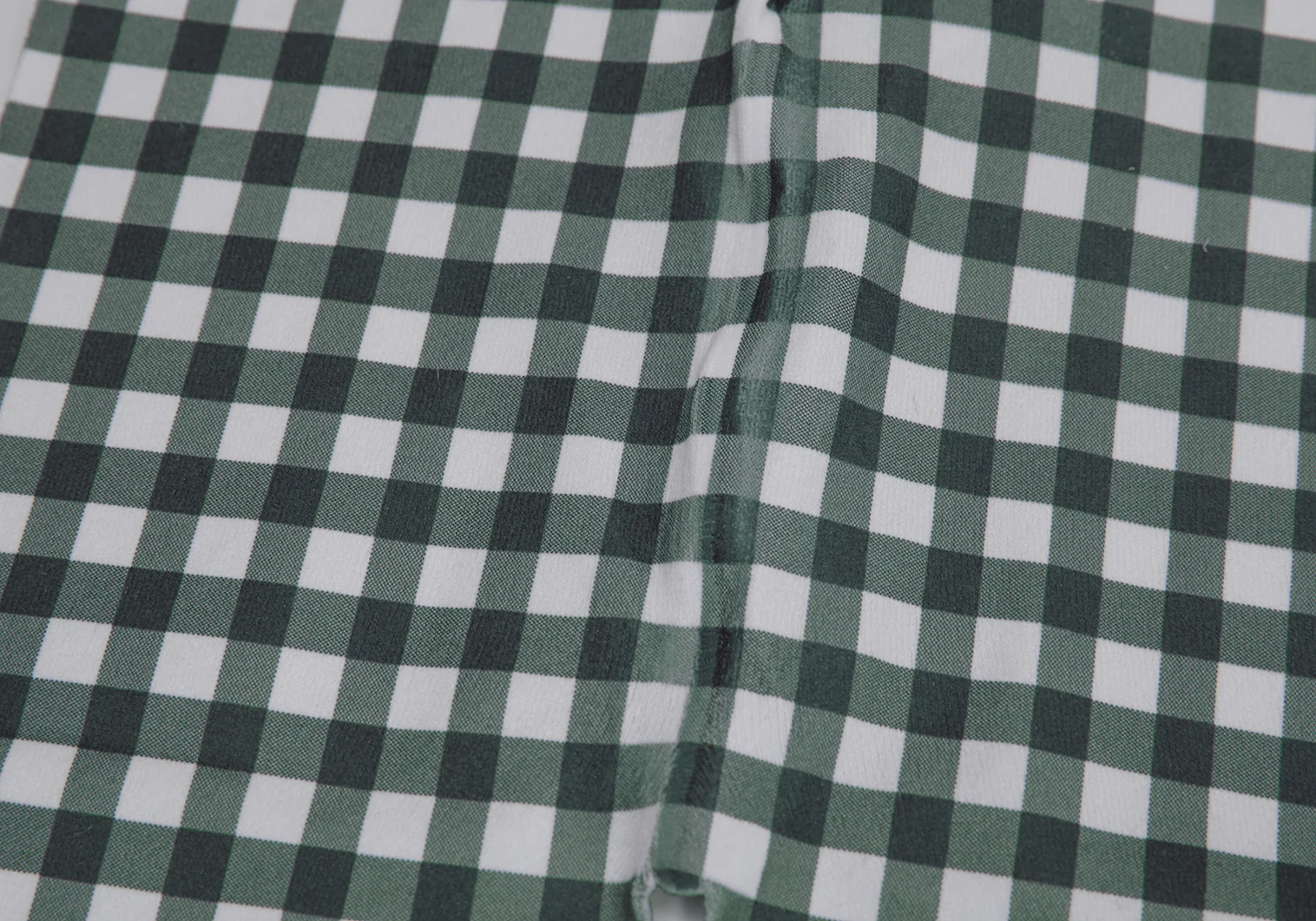イッセイミヤケ me ギンガムチェック　スカート 色が弾ける笑顔広がる〈me ISSEY MIYAKE〉のギンガムルック