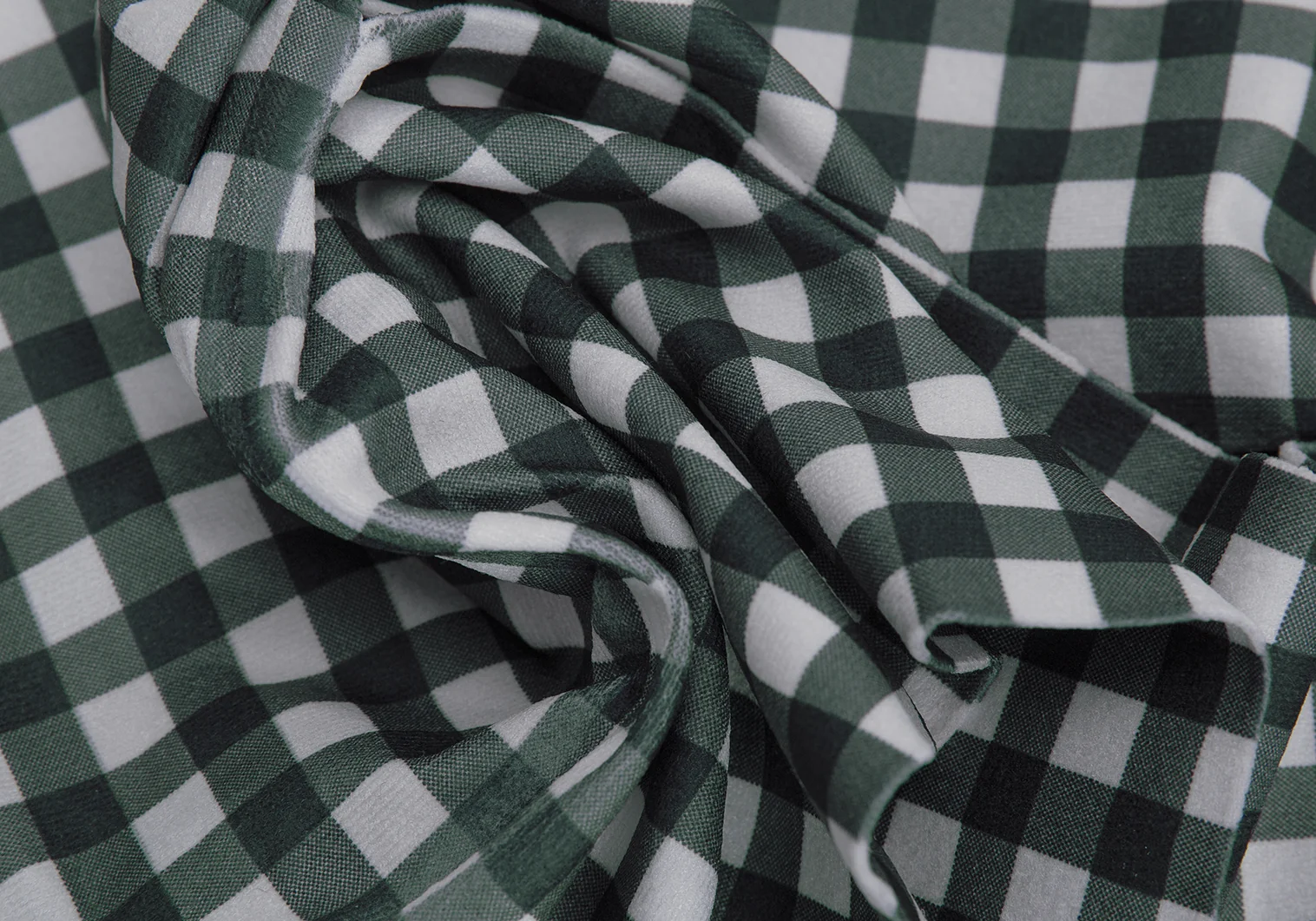 イッセイミヤケ me ギンガムチェック　スカート 色が弾ける笑顔広がる〈me ISSEY MIYAKE〉のギンガムルック