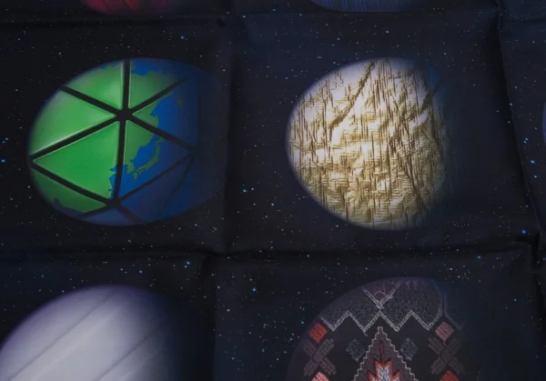 新品!イッセイミヤケISSEY MIYAKE プラネットプリント風呂敷 紺 K-128400_004