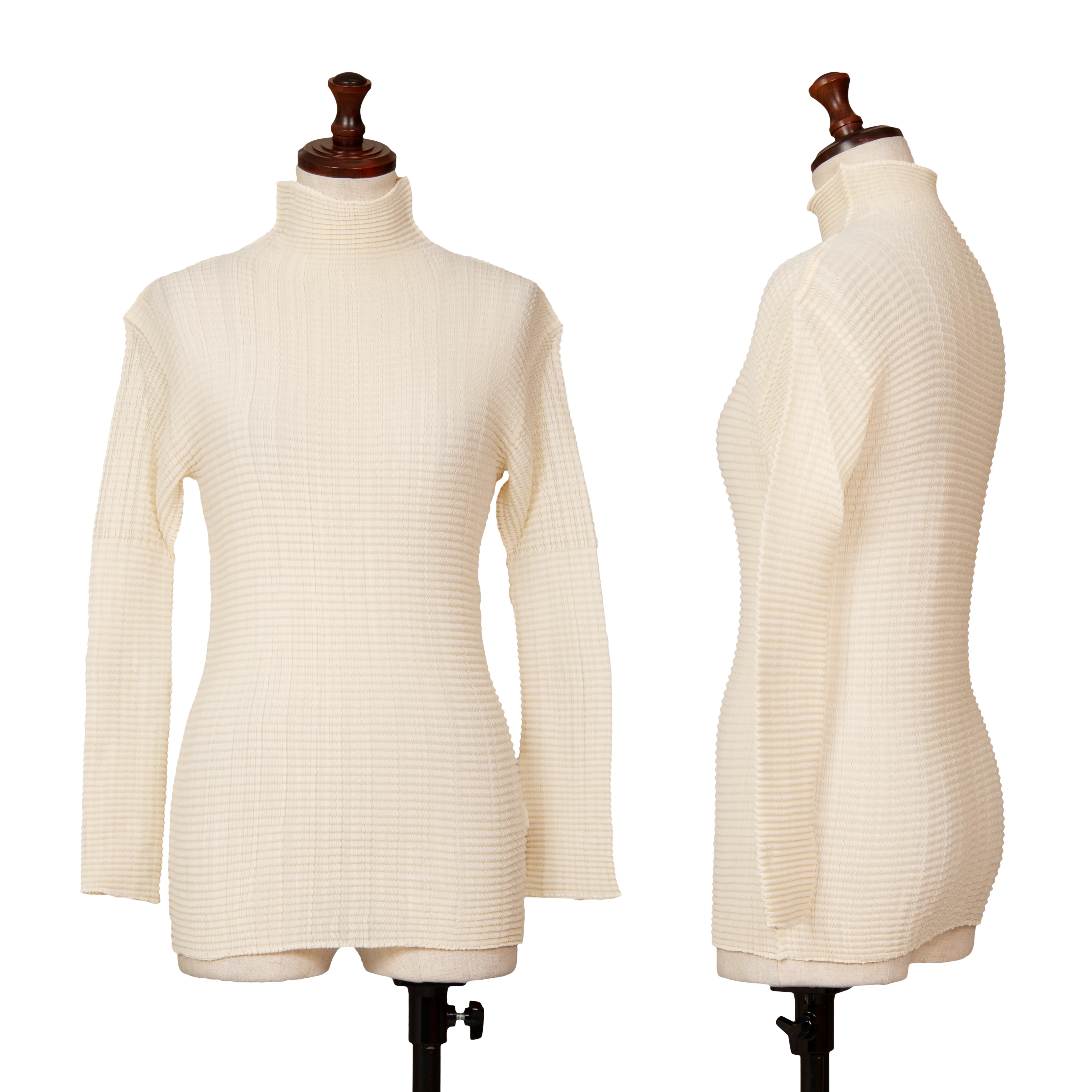 超美品　ISSEY MIYAKE BASIC WHITE TURTLEKNECK SOFT PLEATS – ISSEY MIYAKE ONLINE STORE