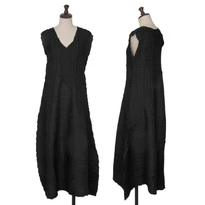 ISSEY MIYAKE V Neck Sleeveless Bias Pleated Dress
