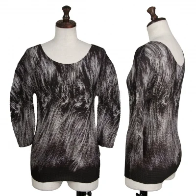 ISSEY MIYAKE me Graphic Printed Stretch Pleats T Shirt