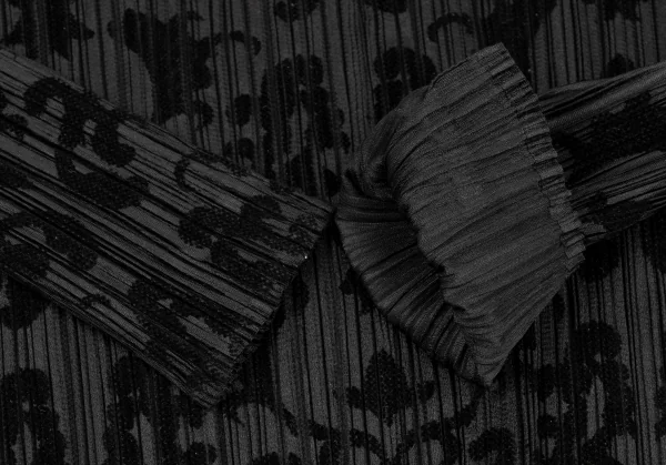 プリーツプリーズPLEATS PLEASE フロッキープリントハイネックスキッパーカットソー 黒3 K-131472_007
