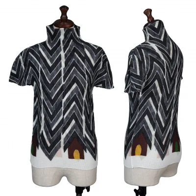 ISSEY MIYAKE me House Printed Stretch Pleats T Shirt
