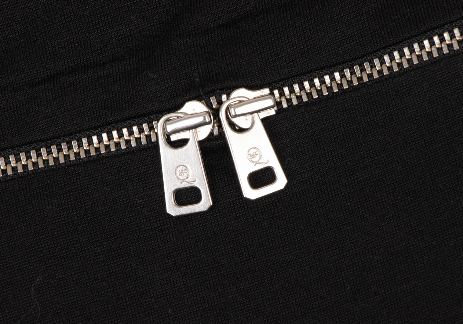 マックキュー アレキサンダーマックイーンMcQ Alexander McQUEEN