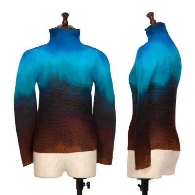 ISSEY MIYAKE me Gradation Printed Stretch Pleats T Shirt